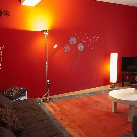 Green Hill Apartment *